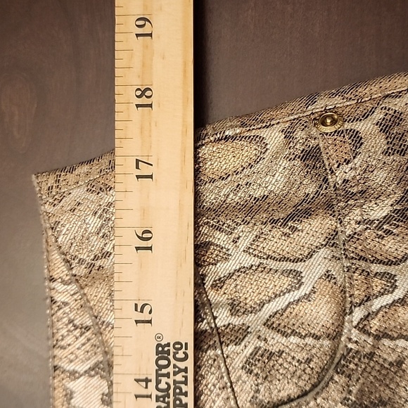 Chico's Platinum Metallic Snakeskin Regular Slim Leg Pants Size 2 - Picture 4 of 7